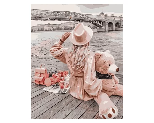 Картина по номерам Девушка с медведем возле моста в термопакете 40*50см Стратег код: VA-1560