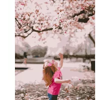 Картина за номерами ПРЕМІУМ Дівчинка у квітах сакури розміром 40х50 см Strateg (GS229)